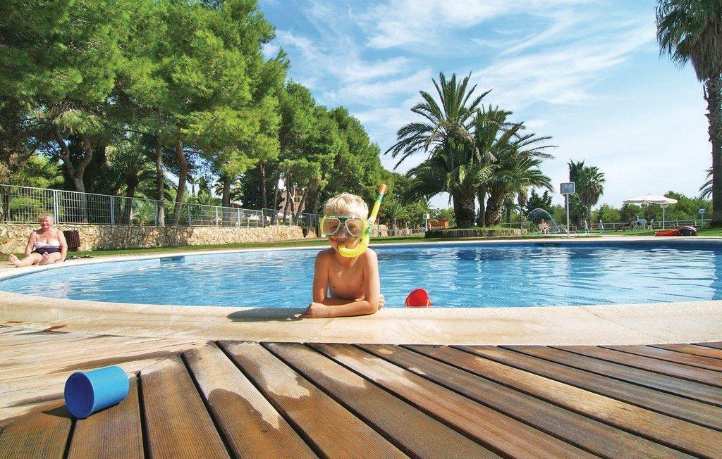 Camping Vilanova Park Біланоба-і-ла-Жалтру Номер фото